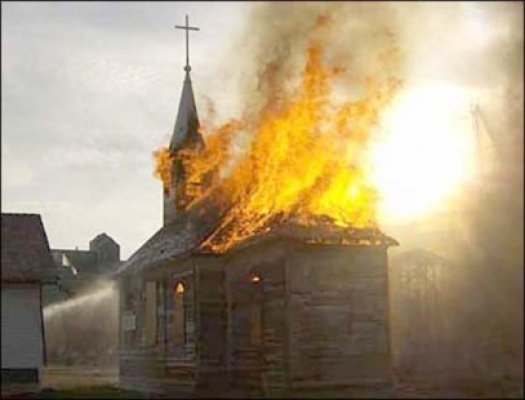 Incendiu la un schit de călugări din Deltă, stins de Garda de Coastă
